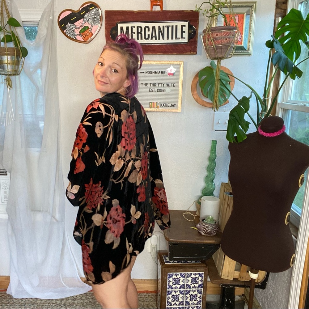 Vintage Black & Red Floral Flowy Bohemian Hippie Kimono One Size - Picture 10 of 16